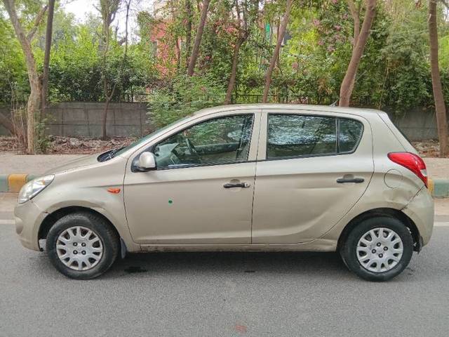 https://images10.gaadi.com/usedgaadi-sellcar/UsedCar/f58ba393a/f838c8d9-4bfb-4401-b7ea-c7e30b5cddd1.jpg?imwidth=6402