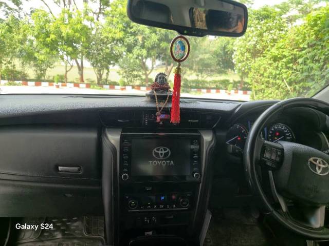 https://images10.gaadi.com/usedgaadi-sellcar/UsedCar/f58bbde8a/6f940863-bbac-40a8-9a17-f66cacf86a40.jpeg?imwidth=6401