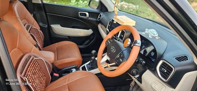 https://images10.gaadi.com/usedgaadi-sellcar/UsedCar/f58d0ebfa/67cd31f1-21b7-419e-a171-ef9a705adab8.jpg?imwidth=6402