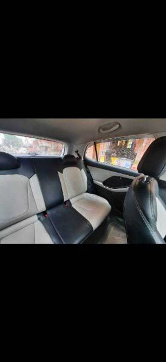 https://images10.gaadi.com/usedgaadi-sellcar/UsedCar/f58d160ca/1a2c16c7-c513-4f37-b07e-93f69fc360f1.jpg?imwidth=6402