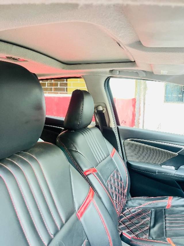 https://images10.gaadi.com/usedgaadi-sellcar/UsedCar/f58e4de0a/4f72da80-ee0d-40c9-a019-8f6072abdbb0.jpeg?imwidth=6402