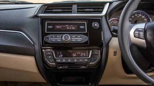 https://images10.gaadi.com/usedgaadi-sellcar/UsedCar/f58ea4cca/ca454c08-50f2-4929-a8ef-20a1b35d7016.jpg?imwidth=6401