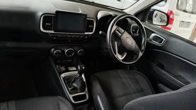 https://images10.gaadi.com/usedgaadi-sellcar/UsedCar/f58eb47da/3cb79d8d-93cf-44e0-b8f2-dd19593d6f61.jpg?imwidth=6401