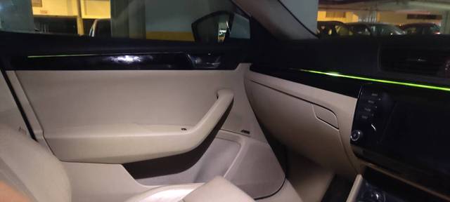 https://images10.gaadi.com/usedgaadi-sellcar/UsedCar/f58ecebba/105aed65-a767-4ac7-ae9e-b3d3a2bed2f3.jpg?imwidth=6401