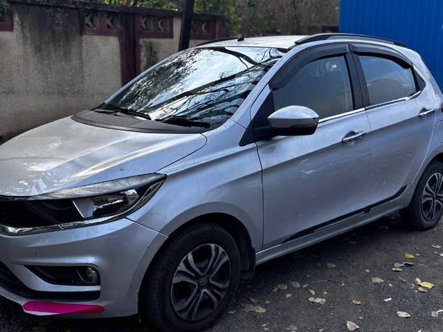 https://images10.gaadi.com/usedgaadi-sellcar/UsedCar/f58ef411a/3f93d4c3-3c13-44f2-9366-aceda811f780.jpg?imwidth=6401