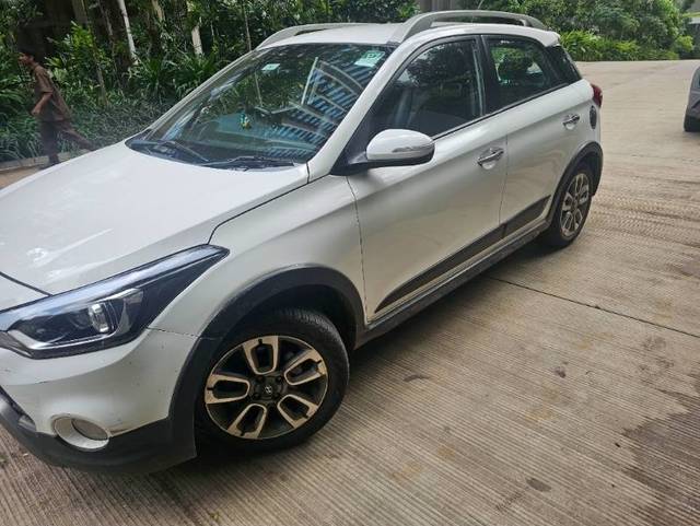 https://images10.gaadi.com/usedgaadi-sellcar/UsedCar/f58eff50a/f0c50b75-bffe-4bff-a16c-05a5e54a37b1.jpg?imwidth=6400