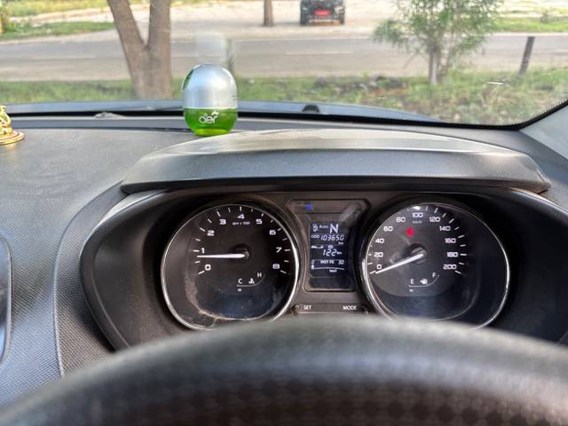 https://images10.gaadi.com/usedgaadi-sellcar/UsedCar/f58f7116a/46d39b6a-32c9-4591-b040-22f376054e5d.jpeg?imwidth=6402