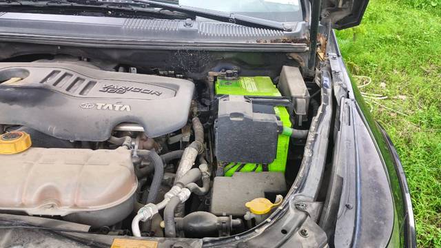 https://images10.gaadi.com/usedgaadi-sellcar/UsedCar/f58fb188a/f1b58482-3517-4b47-b342-128ff11a7504.jpg?imwidth=6402