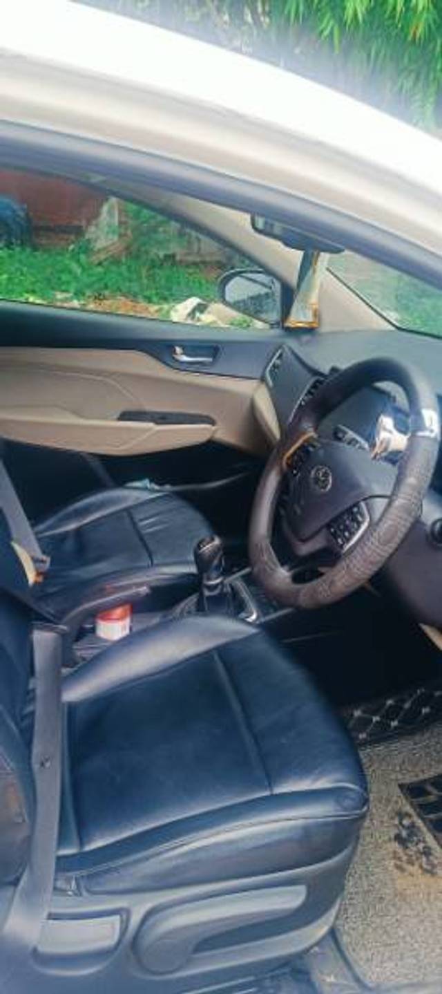 https://images10.gaadi.com/usedgaadi-sellcar/UsedCar/f58fc205a/66e0d047-8f5d-43ba-aee2-3d244367a4d6.jpg?imwidth=6400