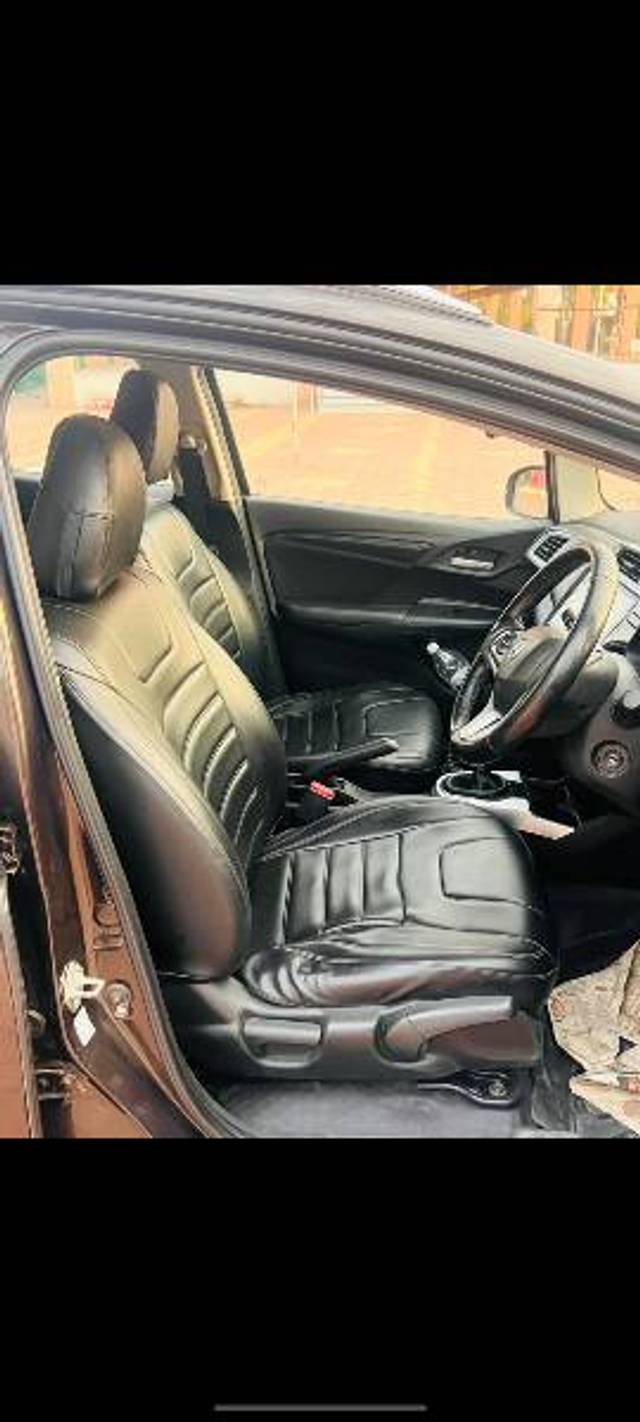 https://images10.gaadi.com/usedgaadi-sellcar/UsedCar/f58fd0bda/a3ba02a3-bdc4-44ff-9178-f2a2590ebad1.jpg?imwidth=6402