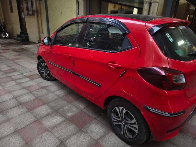 https://images10.gaadi.com/usedgaadi-sellcar/UsedCar/f58ffa70a/e804193d-ac2f-4149-b3e5-998e99a4dd14.jpg?imwidth=6402