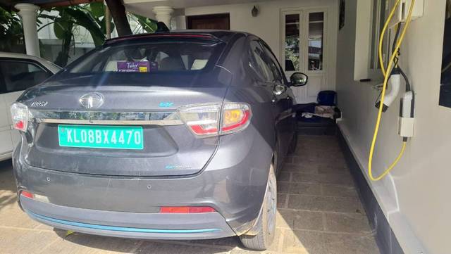 https://images10.gaadi.com/usedgaadi-sellcar/UsedCar/f5902591a/0ca94acf-eb8e-4208-9efa-655a81d1120f.jpg?imwidth=6401