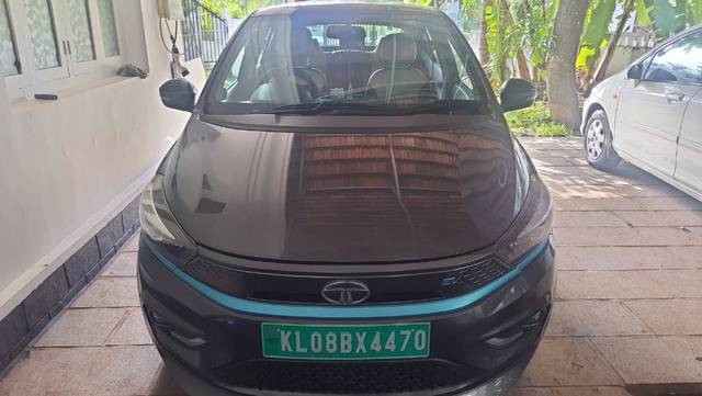 https://images10.gaadi.com/usedgaadi-sellcar/UsedCar/f5902591a/3098d2df-494a-4725-995f-0a876bcd0bcd.jpg?imwidth=6400