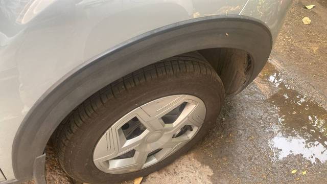 https://images10.gaadi.com/usedgaadi-sellcar/UsedCar/f5905515a/27718775-d00b-4038-aa41-d4a3846c1107.jpg?imwidth=6401