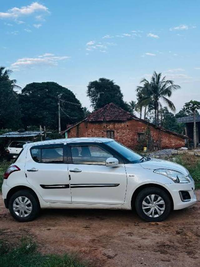 https://images10.gaadi.com/usedgaadi-sellcar/UsedCar/f5905b87a/8cfbd96c-0c84-44e5-8041-311ea8b49792.jpg?imwidth=6401
