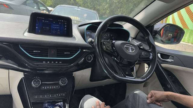 https://images10.gaadi.com/usedgaadi-sellcar/UsedCar/f59262eca/f2640381-5c48-4ff5-9ed4-182a0b651925.jpeg?imwidth=6402