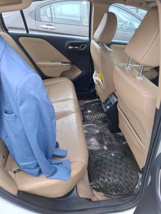 https://images10.gaadi.com/usedgaadi-sellcar/UsedCar/f5926df2a/fb096394-c4b1-4d06-92d5-c78cbd514103.jpg?imwidth=6402