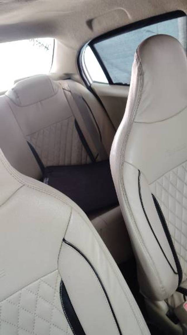 https://images10.gaadi.com/usedgaadi-sellcar/UsedCar/f592affba/1d32c9d9-28ef-4384-8f31-d1b1bcc69fce.jpg?imwidth=6402