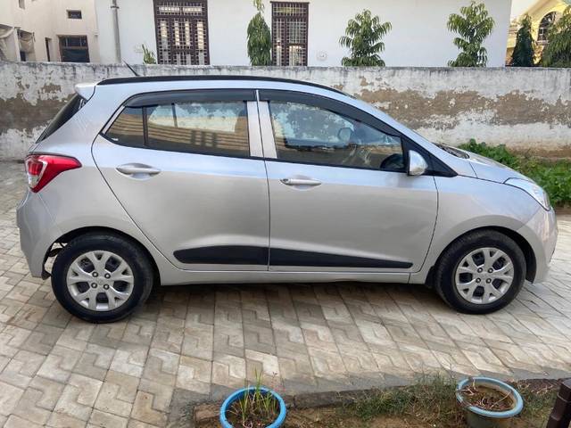 https://images10.gaadi.com/usedgaadi-sellcar/UsedCar/f592b45ea/43e7e10b-cbdb-438a-9313-b3b927552e10.jpeg?imwidth=6400