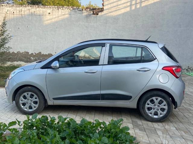 https://images10.gaadi.com/usedgaadi-sellcar/UsedCar/f592b45ea/ed2b251f-c060-4498-b012-6f625b0f124f.jpeg?imwidth=6402