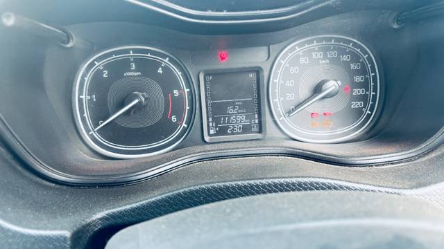 https://images10.gaadi.com/usedgaadi-sellcar/UsedCar/f592fadba/bd5fecf2-2e68-44e9-b04f-b03d9f35293a.jpeg?imwidth=6402