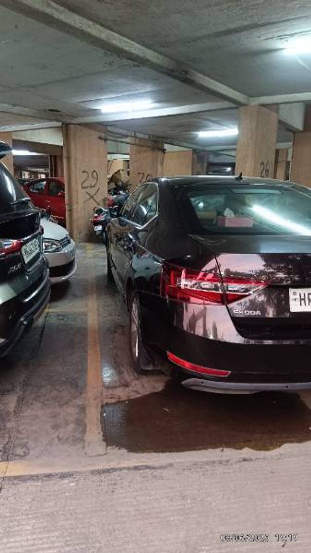 https://images10.gaadi.com/usedgaadi-sellcar/UsedCar/f5939a25a/4b56a1e6-1d3d-4977-94bc-c565d1e274fa.jpg?imwidth=6402