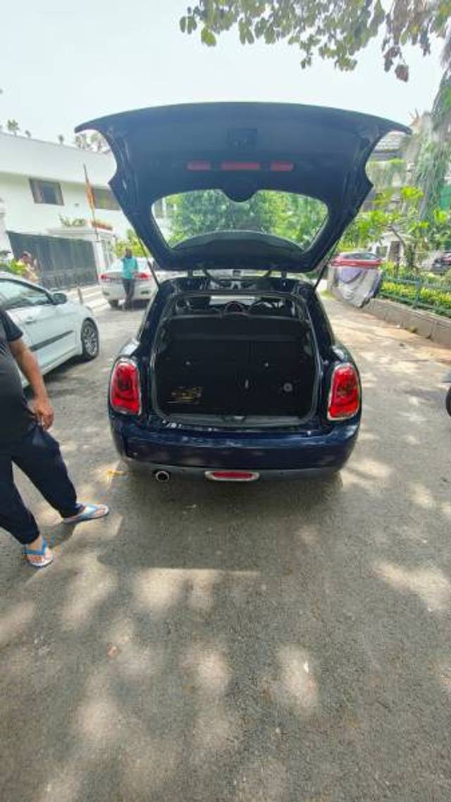 https://images10.gaadi.com/usedgaadi-sellcar/UsedCar/f593a89aa/1c68613c-bc10-40a4-b331-b566ea2f24e0.jpeg?imwidth=6401