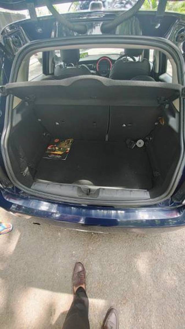 https://images10.gaadi.com/usedgaadi-sellcar/UsedCar/f593a89aa/aa1c45c5-013b-45d1-a9d1-5dd09b10d681.jpeg?imwidth=6402