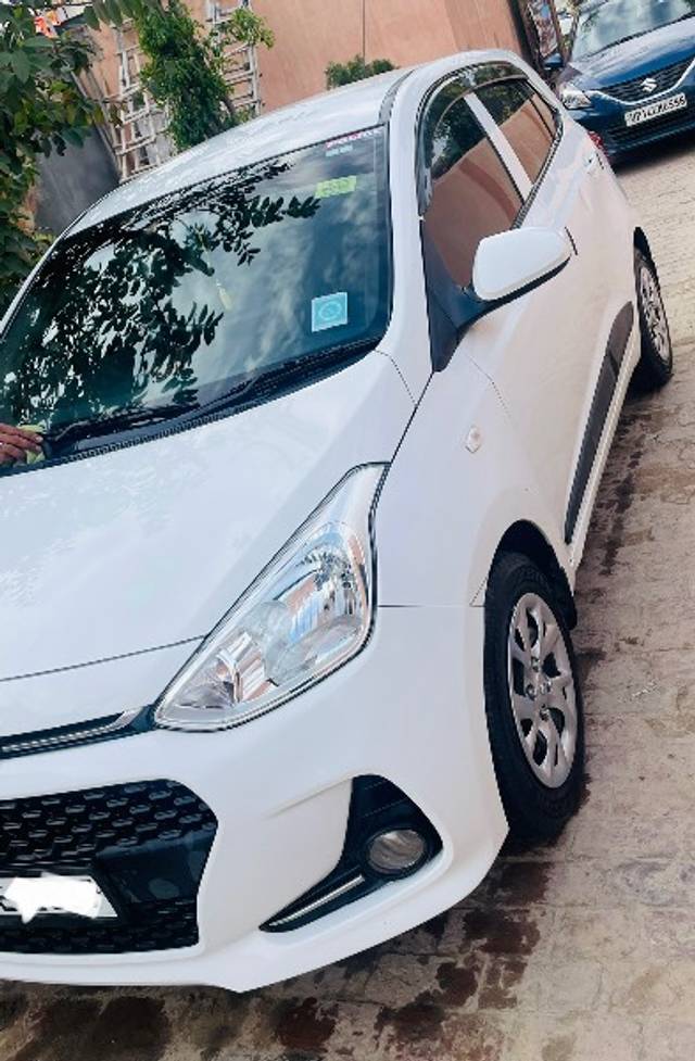 https://images10.gaadi.com/usedgaadi-sellcar/UsedCar/f5940130a/a54b18db-865e-4a0a-bb01-0dc6efe7b1bf.jpeg?imwidth=6400