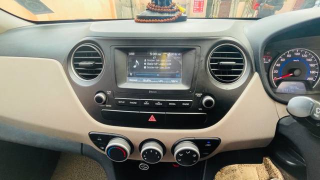 https://images10.gaadi.com/usedgaadi-sellcar/UsedCar/f5940130a/b27f53ab-e559-439d-b861-c0924a77bd16.jpeg?imwidth=6402