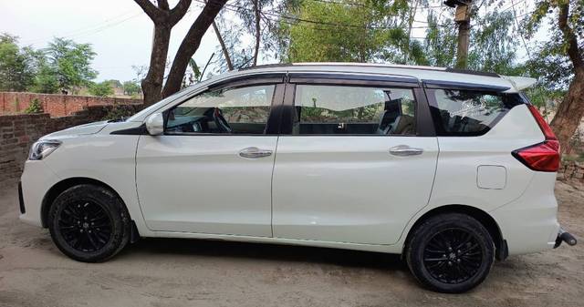 https://images10.gaadi.com/usedgaadi-sellcar/UsedCar/f594314ba/1d3a8579-7126-4ee8-8c0a-d1e1dc8744af.jpg?imwidth=6402