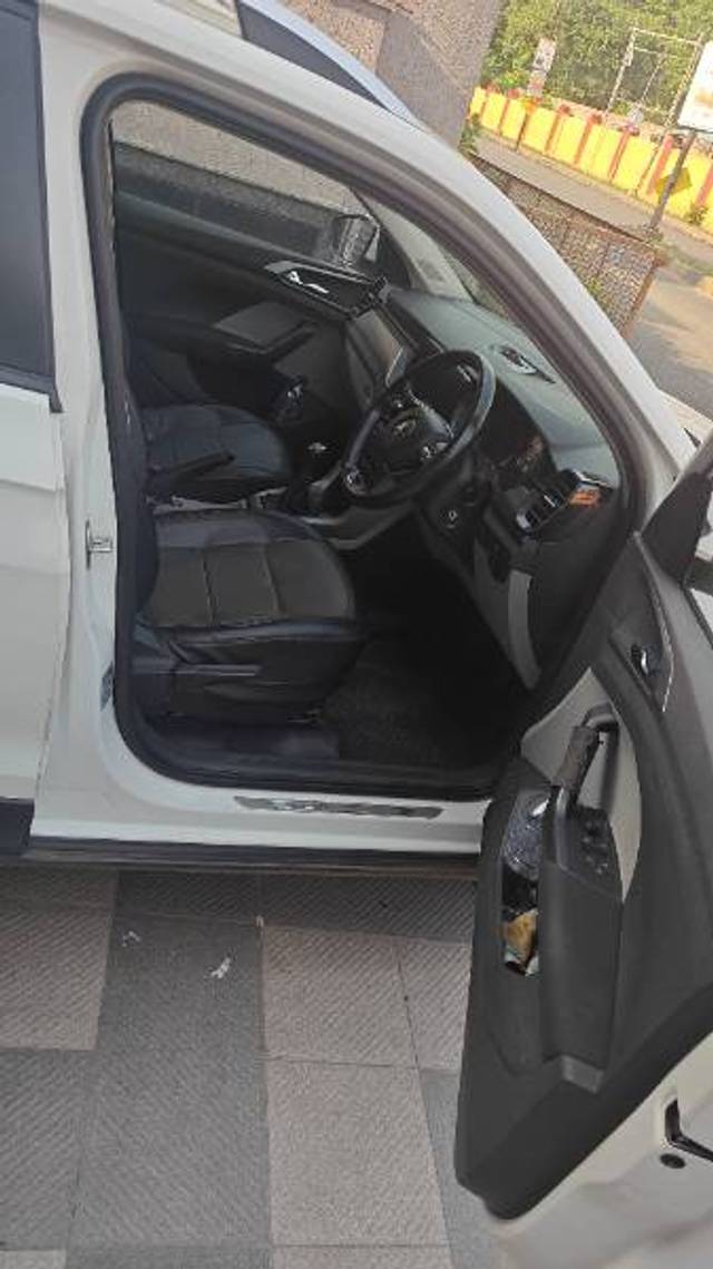 https://images10.gaadi.com/usedgaadi-sellcar/UsedCar/f5943996a/172990ba-aa6c-42e4-851f-b2672437f76c.jpg?imwidth=6402