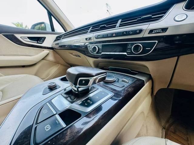 https://images10.gaadi.com/usedgaadi-sellcar/UsedCar/f59439b7a/68166e41-4dc5-46c5-9d05-6a99781cac11.jpg?imwidth=6401