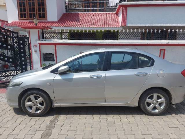 https://images10.gaadi.com/usedgaadi-sellcar/UsedCar/f594434da/da2439a3-8492-41d5-aa3d-e51c5f593fad.jpg?imwidth=6400