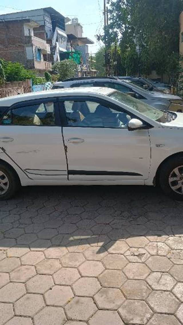https://images10.gaadi.com/usedgaadi-sellcar/UsedCar/f594fb08a/316da560-942f-4a84-a0ba-a87422ff53f8.jpg?imwidth=6401