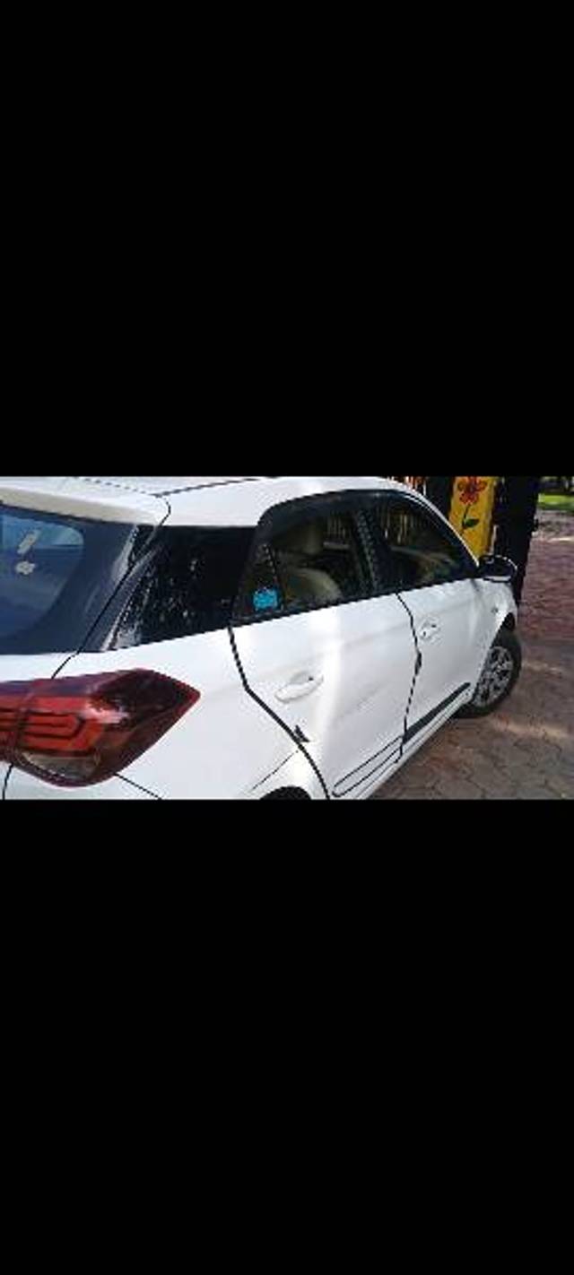 https://images10.gaadi.com/usedgaadi-sellcar/UsedCar/f594fb08a/5f1afb18-c119-42ec-b592-26bc272002fb.png?imwidth=6402