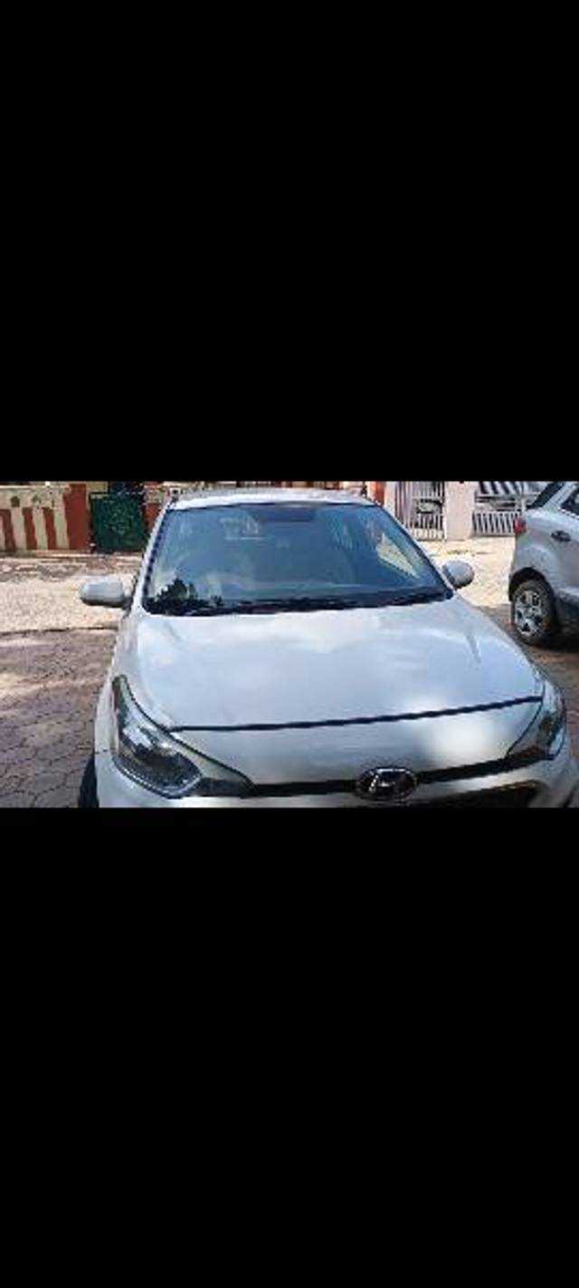 https://images10.gaadi.com/usedgaadi-sellcar/UsedCar/f594fb08a/ea972319-f2d1-4b1f-bda8-b488874e14c6.png?imwidth=6400