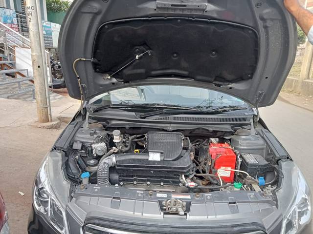 https://images10.gaadi.com/usedgaadi-sellcar/UsedCar/f59515bfa/0ef2f76e-7bd3-4d1b-8d77-3d335e7c6b60.jpg?imwidth=6402