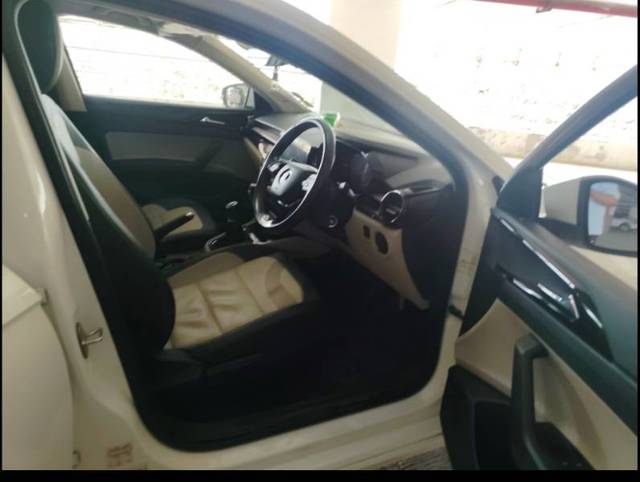https://images10.gaadi.com/usedgaadi-sellcar/UsedCar/f5957a26a/65ea4b68-d367-4db8-9053-3edaacb7fdc5.jpg?imwidth=6402