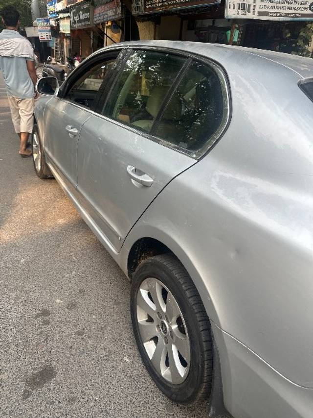 https://images10.gaadi.com/usedgaadi-sellcar/UsedCar/f59610cda/0f63699c-fbc7-4422-a85c-3d40163417a8.jpg?imwidth=6401