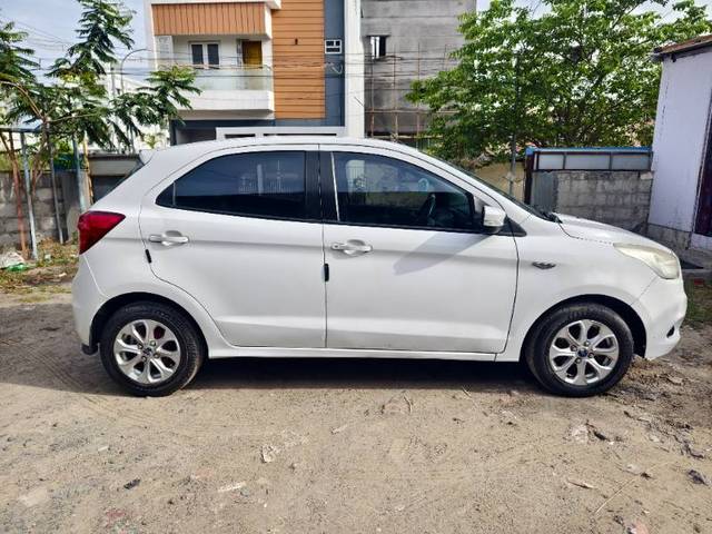 https://images10.gaadi.com/usedgaadi-sellcar/UsedCar/f596370aa/56df0fa7-1013-4a0b-b54e-21f6ae7502c1.jpg?imwidth=6401