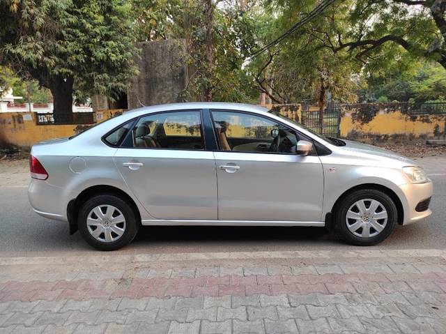 https://images10.gaadi.com/usedgaadi-sellcar/UsedCar/f5965a6ca/d500bcf8-ad06-40d0-84a9-a890c17efbff.jpeg?imwidth=6400