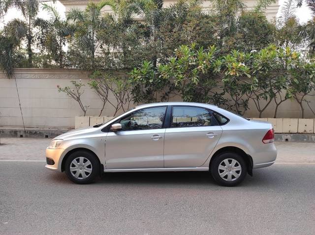 https://images10.gaadi.com/usedgaadi-sellcar/UsedCar/f5965a6ca/f71052cb-bbc8-4e68-ad47-ac8bb20ed1de.jpeg?imwidth=6402