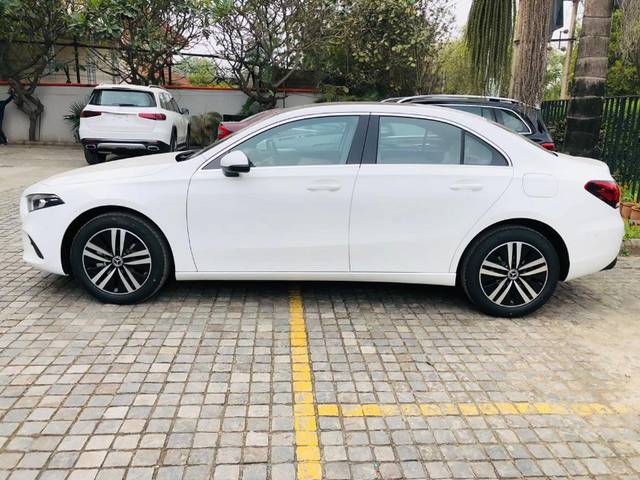 https://images10.gaadi.com/usedgaadi-sellcar/UsedCar/f596a89fa/4299d970-6db6-448d-a2be-ff623cee91e0.jpeg?imwidth=6401