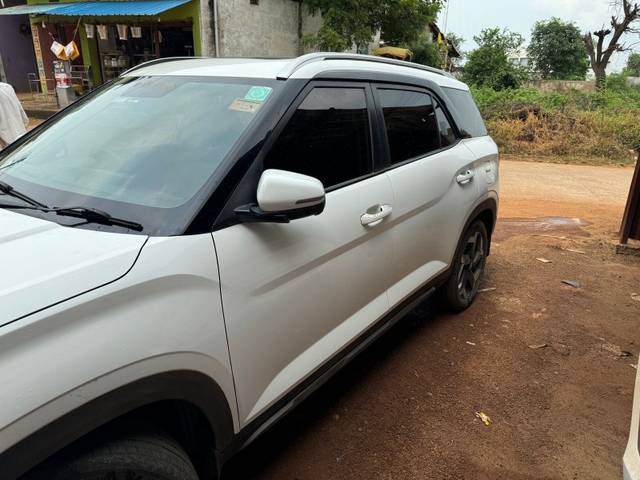 https://images10.gaadi.com/usedgaadi-sellcar/UsedCar/f596f5ada/b81b8ebb-57ed-46df-b469-8eff54b293cd.jpeg?imwidth=6400