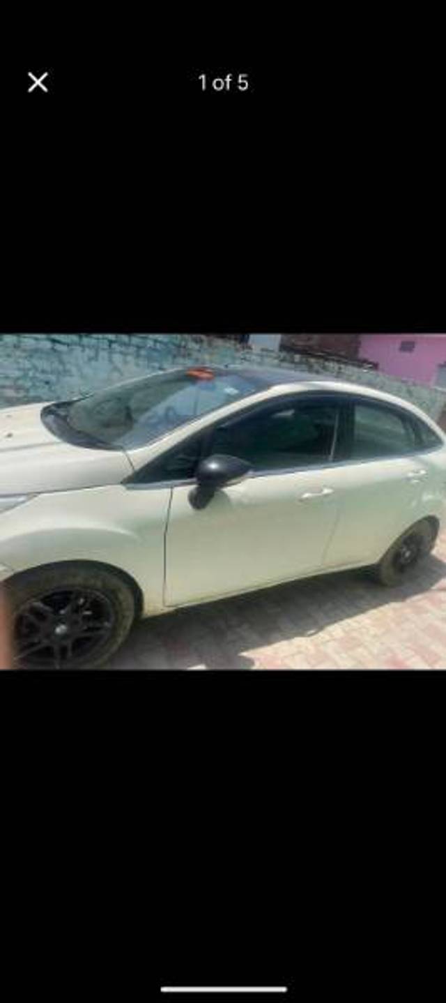 https://images10.gaadi.com/usedgaadi-sellcar/UsedCar/f597234da/e144203d-e9cf-4056-adaa-81c3ae124953.jpg?imwidth=6401