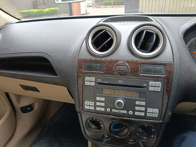 https://images10.gaadi.com/usedgaadi-sellcar/UsedCar/f5975764a/8938be2e-50dc-472d-8c29-83d73ed9b7f9.jpg?imwidth=6402