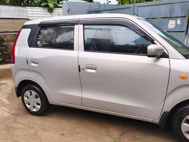 https://images10.gaadi.com/usedgaadi-sellcar/UsedCar/f597a666a/6bba3fbc-ad44-4eb6-9977-b210d8708294.jpg?imwidth=6401