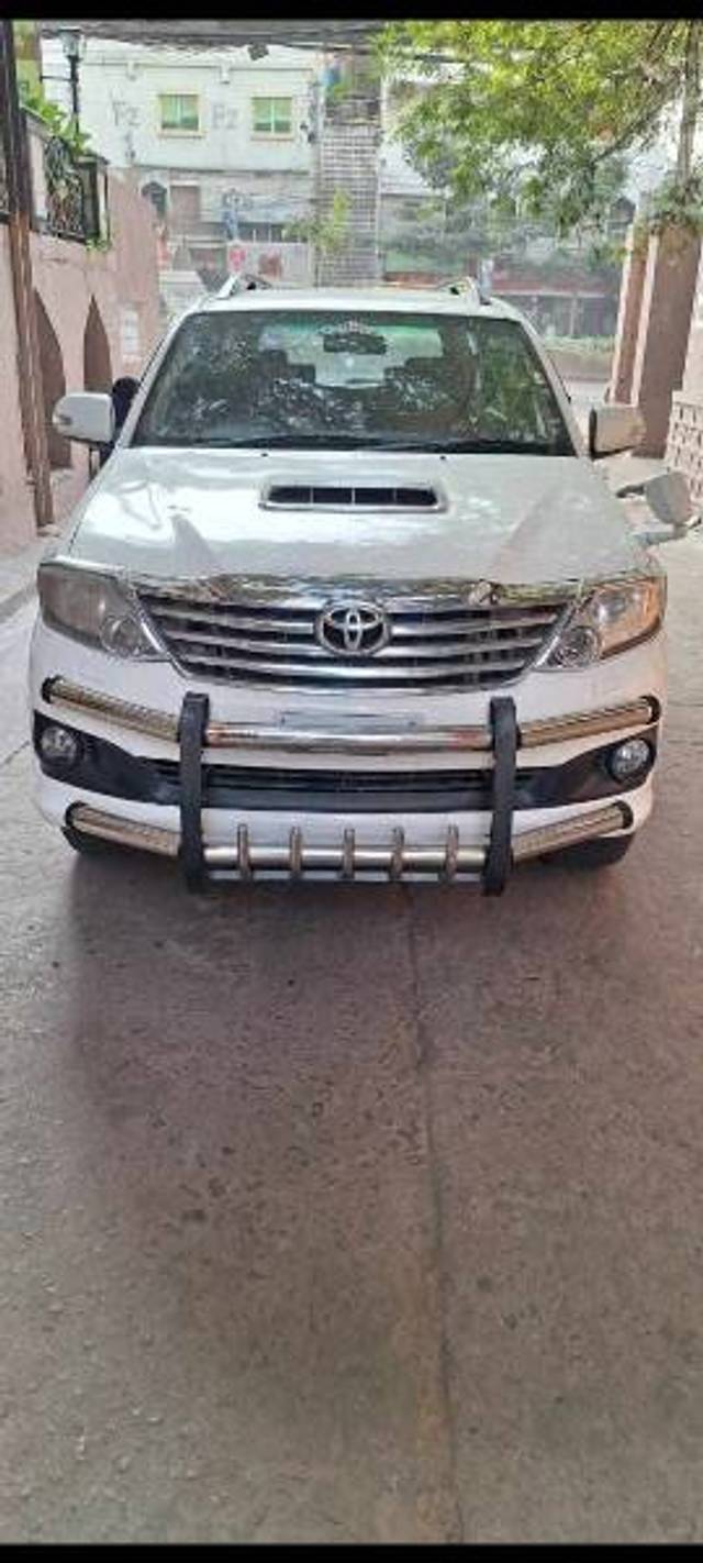 https://images10.gaadi.com/usedgaadi-sellcar/UsedCar/f598d15ba/5919245f-7a18-49ec-9427-1b5a1ac0ba17.jpg?imwidth=6400