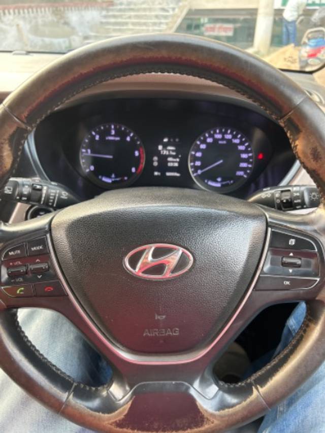 https://images10.gaadi.com/usedgaadi-sellcar/UsedCar/f5990207a/673dfff7-2165-4b9a-b72c-09dba9c79f50.jpg?imwidth=6402